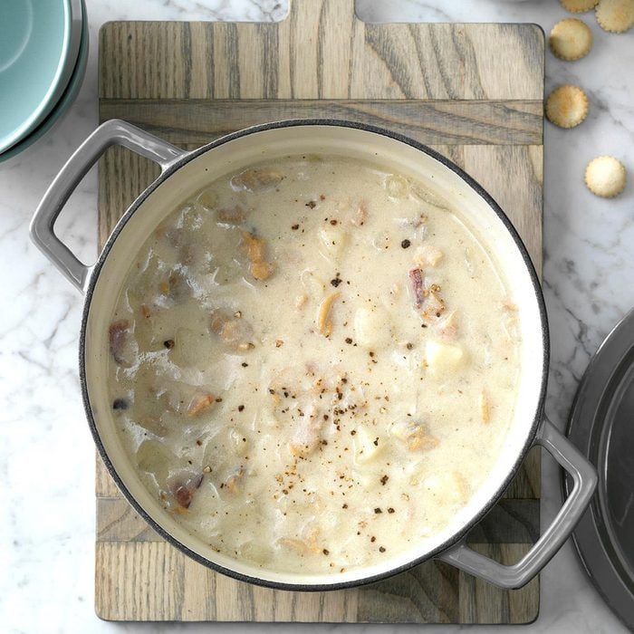 Traditional New England Clam Chowder 