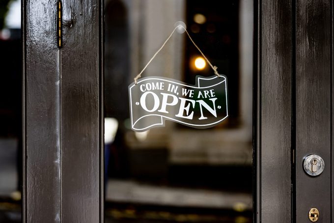 35 Stores Open on Thanksgiving in 2024