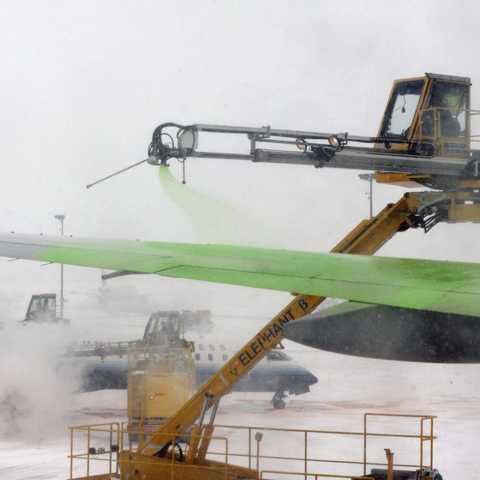 Here’s What It Means If You See Green Fluid on an Airplane Wing