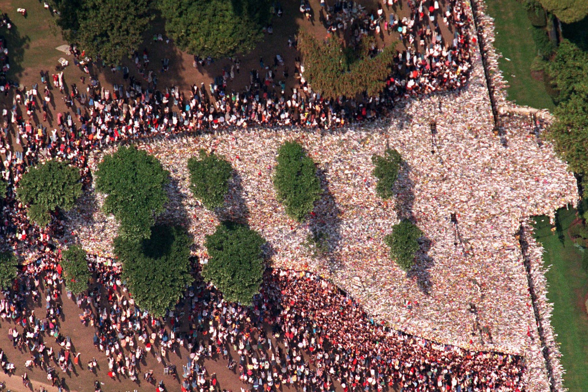 27 Photos From The Heartbreaking Day Gettyimages 1150395