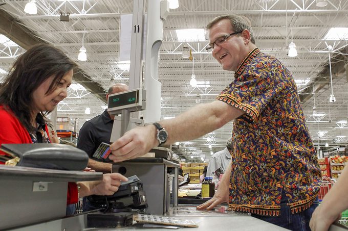 Here’s the Real Reason Costco Doesn’t Accept Amex