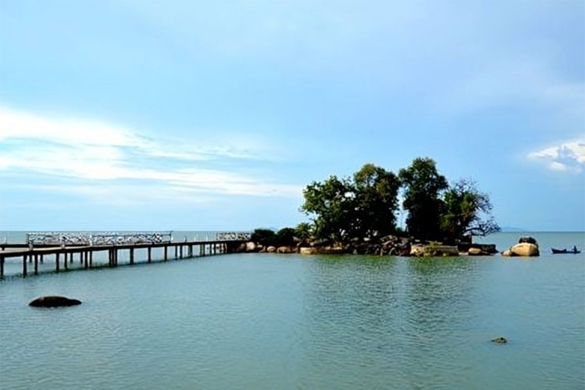 10 Of The Smallest Islands In The World Simping Island Via Singkawang.indonesia Tourism.com