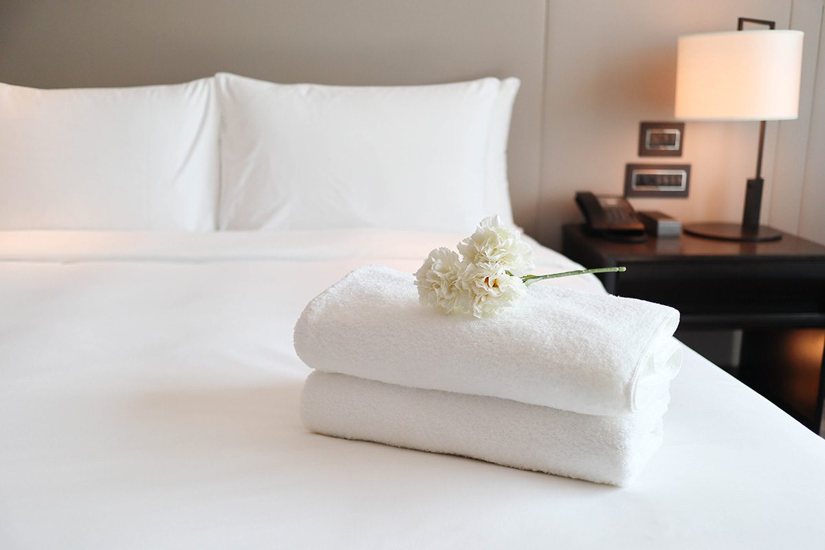 Here's Why Hotel Sheets Are Always White 