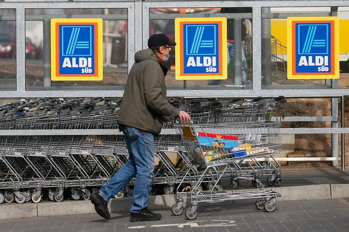 11 Bad Habits Aldi Customers Should Stop Doing