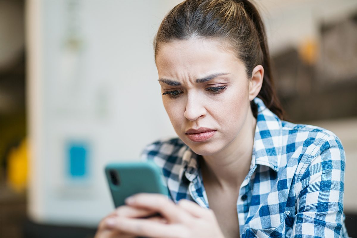 12 Things You Should Never Do Over Text Message Gettyimages 1295104374