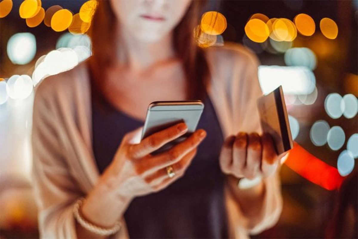 12 Things You Should Never Do Over Text Message Gettyimages 524715590