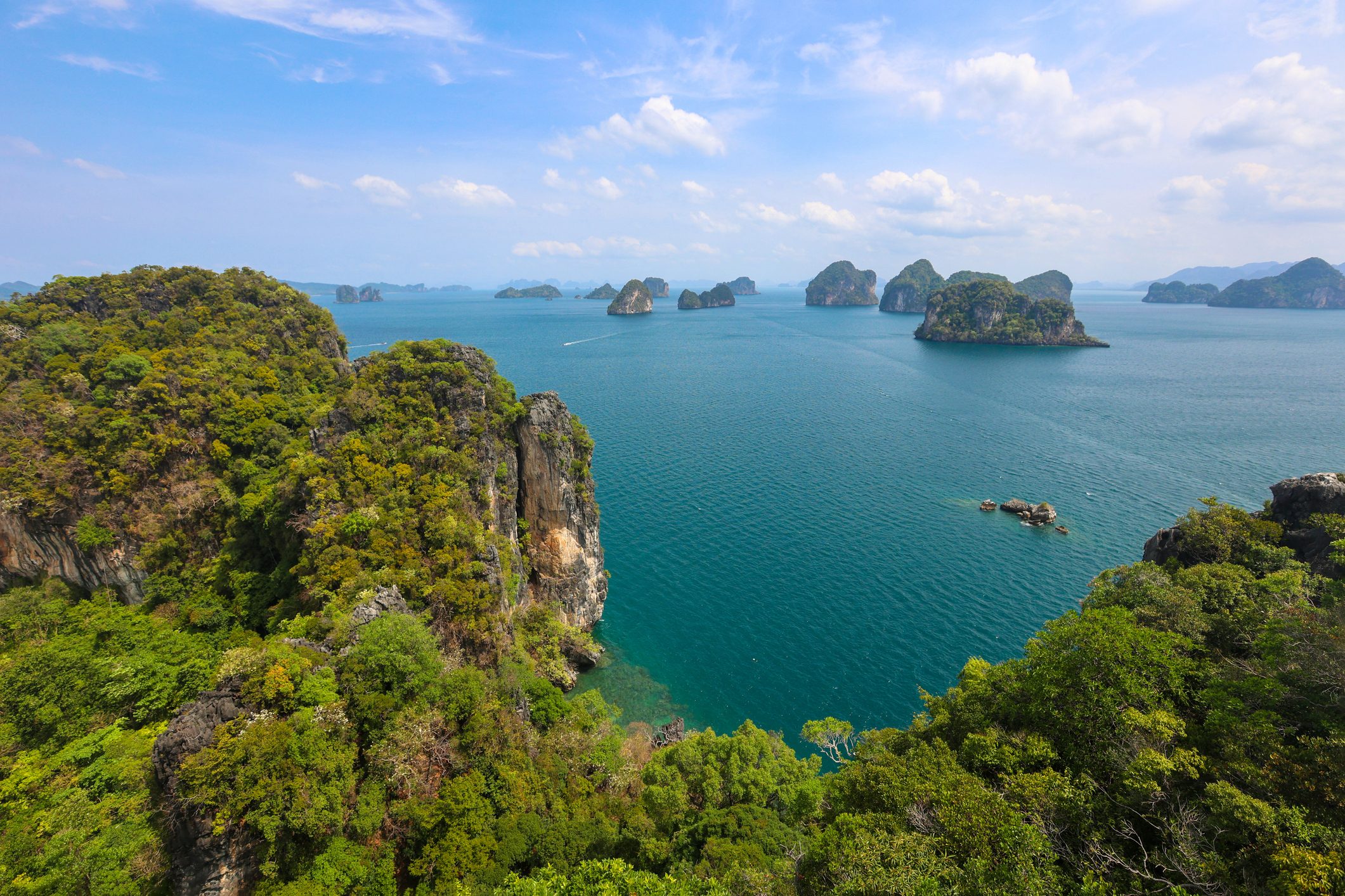 Landscape of the sea with blue sky in Koh Hong island at krabi province, Thailand. View point of Natural sea beach on small island, Traveling in summer.